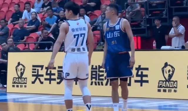 山东捡到宝了！陈林坚山东首秀三分+突破齐爆，外线终于有期待了