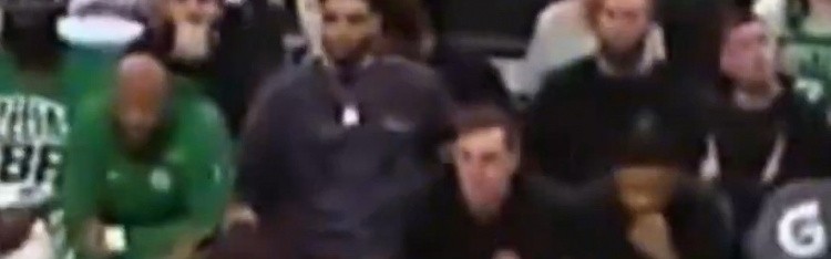 华体会官网APP-医学奇迹！普理查德惨遭骑扣 塔图姆被迫膝跳反应😂