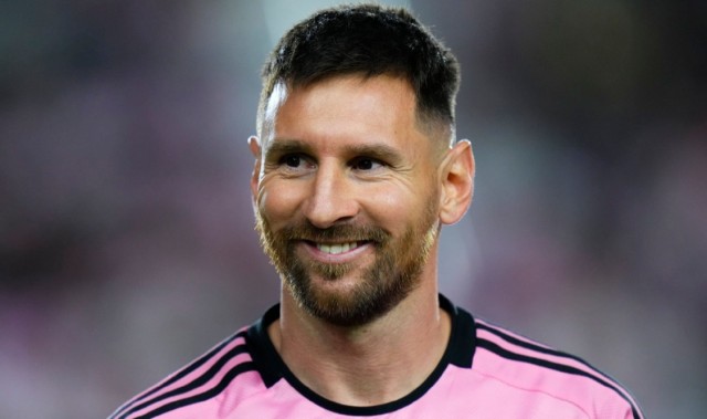 华体会官网下载-拜仁球员：梅西和C罗选梅西！梅西全面、且能一己之力！